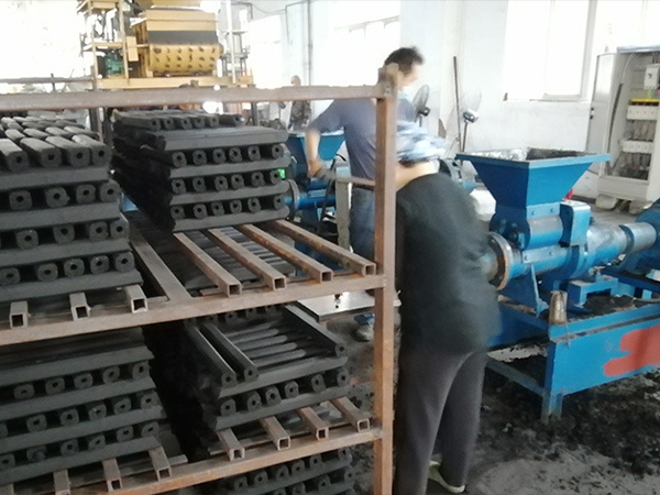 江西炭棒機客戶現場